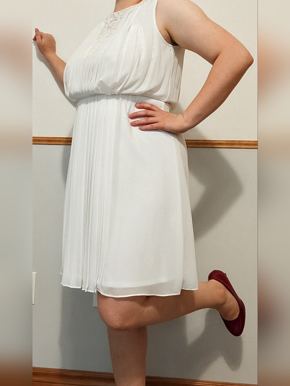 Jessica Simpson White Pleated Empire Waist Knee Length Dress - Size 8 - Picture 3 of 5